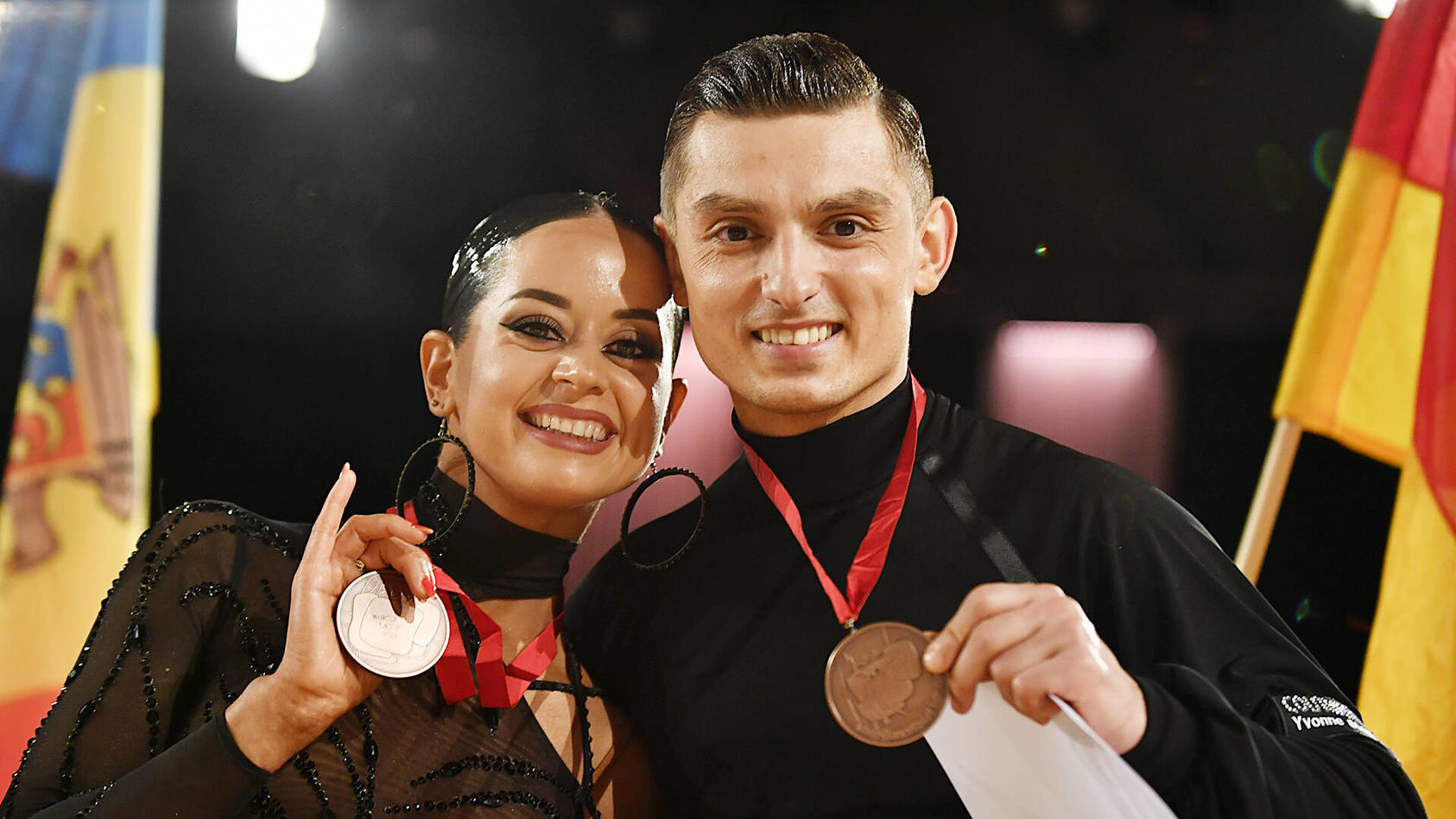 Malika und Zsolt sind happy! Sie gewinnen bei der Tanz-Weltmeisterschaft in Leipzig eine Medaille. 
