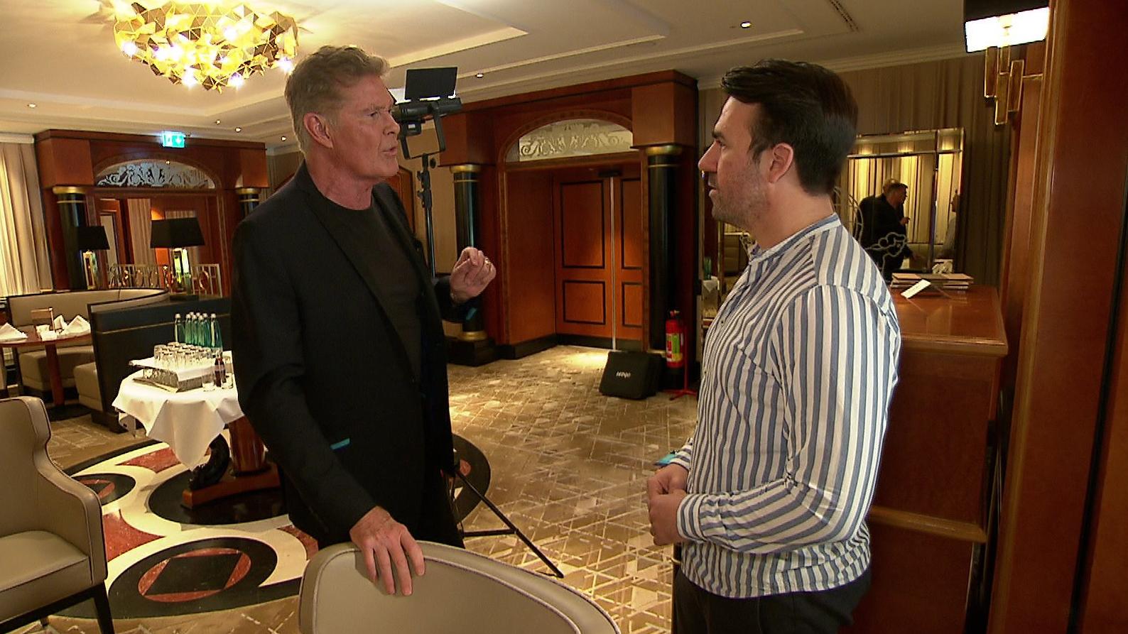 Unser RTL-Reporter traf David Hasselhoff im Atlantic Hotel zu einem Interview.