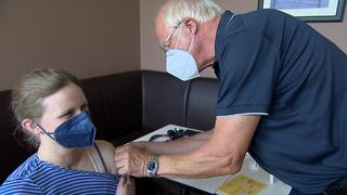 Grippe und Corona: Die Firma Zöllner in Kiel bietet gleich zwei Impfungen an