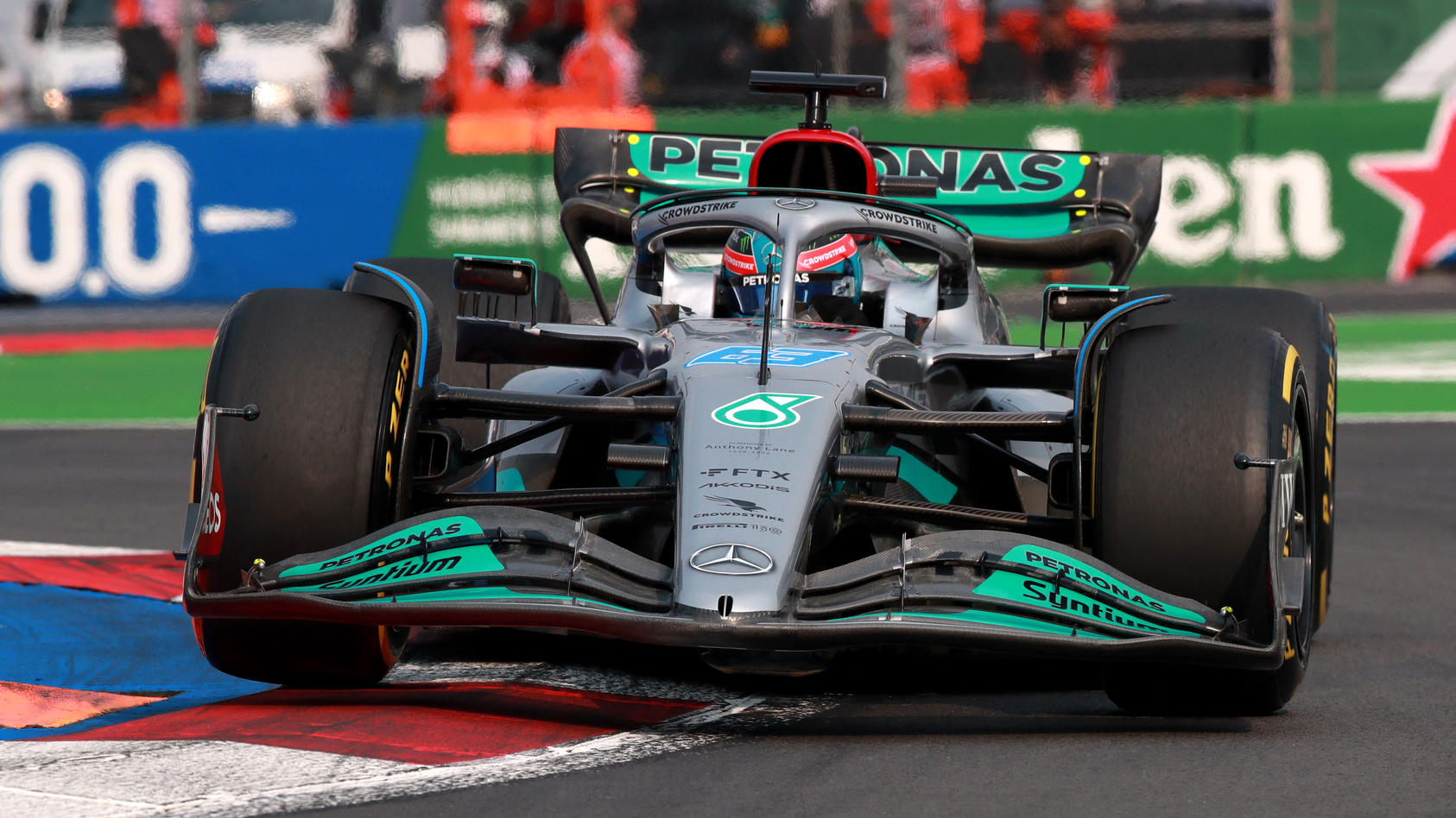 Formel 1 Russell rast locker zum Tagessieg
