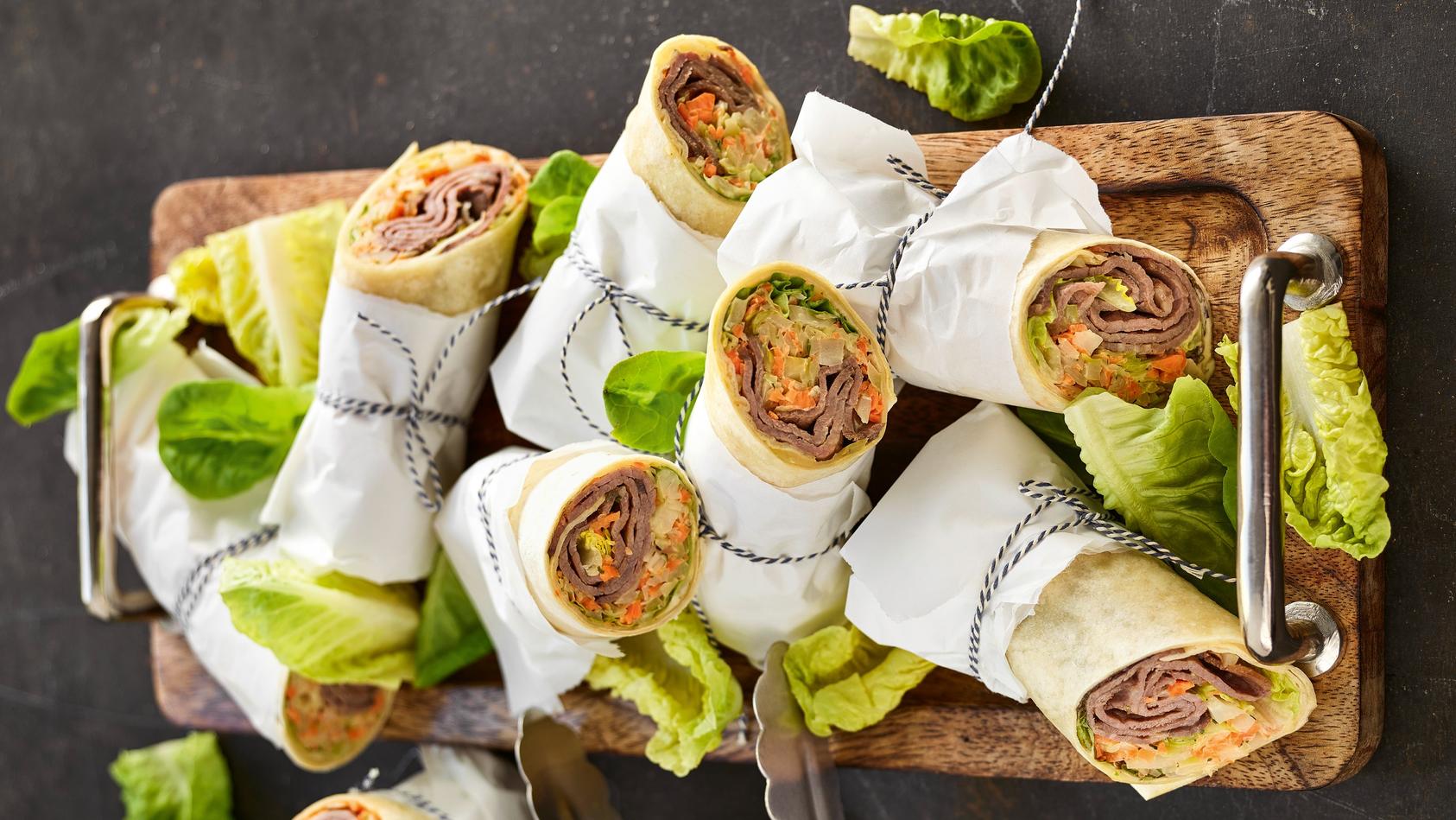 Günstiges Rezept für Mittagessen to go: Tortilla-Wraps mit Roastbeef