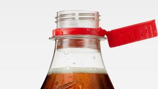 Beim "Tethered Cap"-Flaschenverschluss bleibt der Deckel mit der Flasche verbunden.