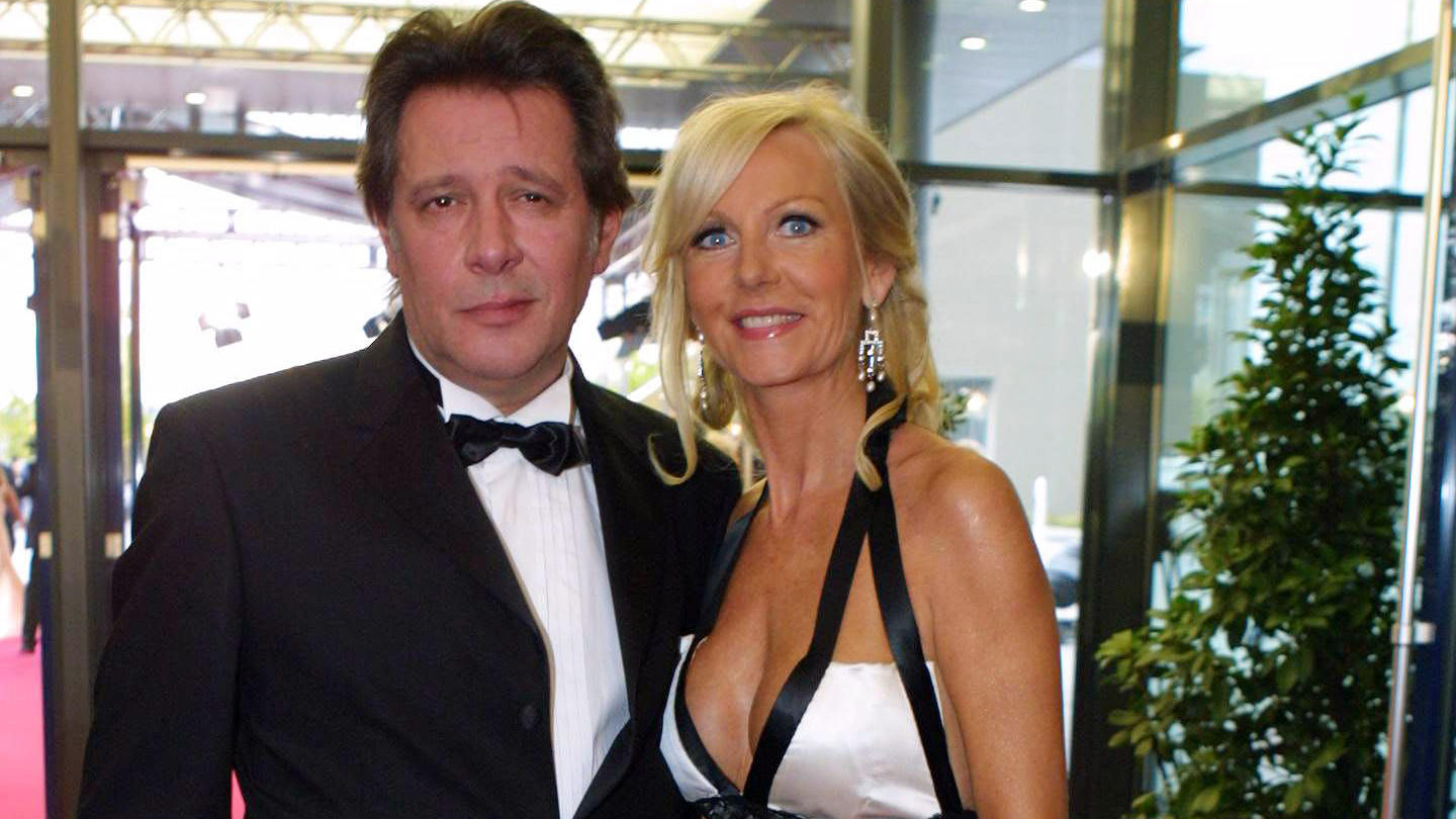 Schauspieler Jan Fedder und seine Frau Marion erscheinen auf dem roten Teppich am Freitagabend (20.10.2006) in Köln bei der Verleihung des Deutschen Fernsehpreises.