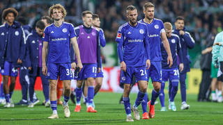Enttäuschte Schalker Gesichter nach der Niederlage in Bremen.