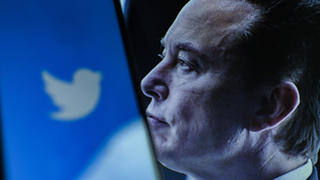  April 25, 2022, Clermont Ferrand, Auvergne Rhone Alpes, France: ELON MUSK wants to buy Twitter. The social media said it would agree with MUSK S proposition. Clermont Ferrand France - ZUMAf173 20220425_zip_f173_011 Copyright: xAdrienxFillonx