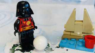 Darth Vader im Holiday-Sweater:  ob man's cool findet oder nicht - die Figur ist auf jeden Fall ein Sammlerstück