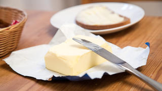 Butter auf dem Frühstückstisch