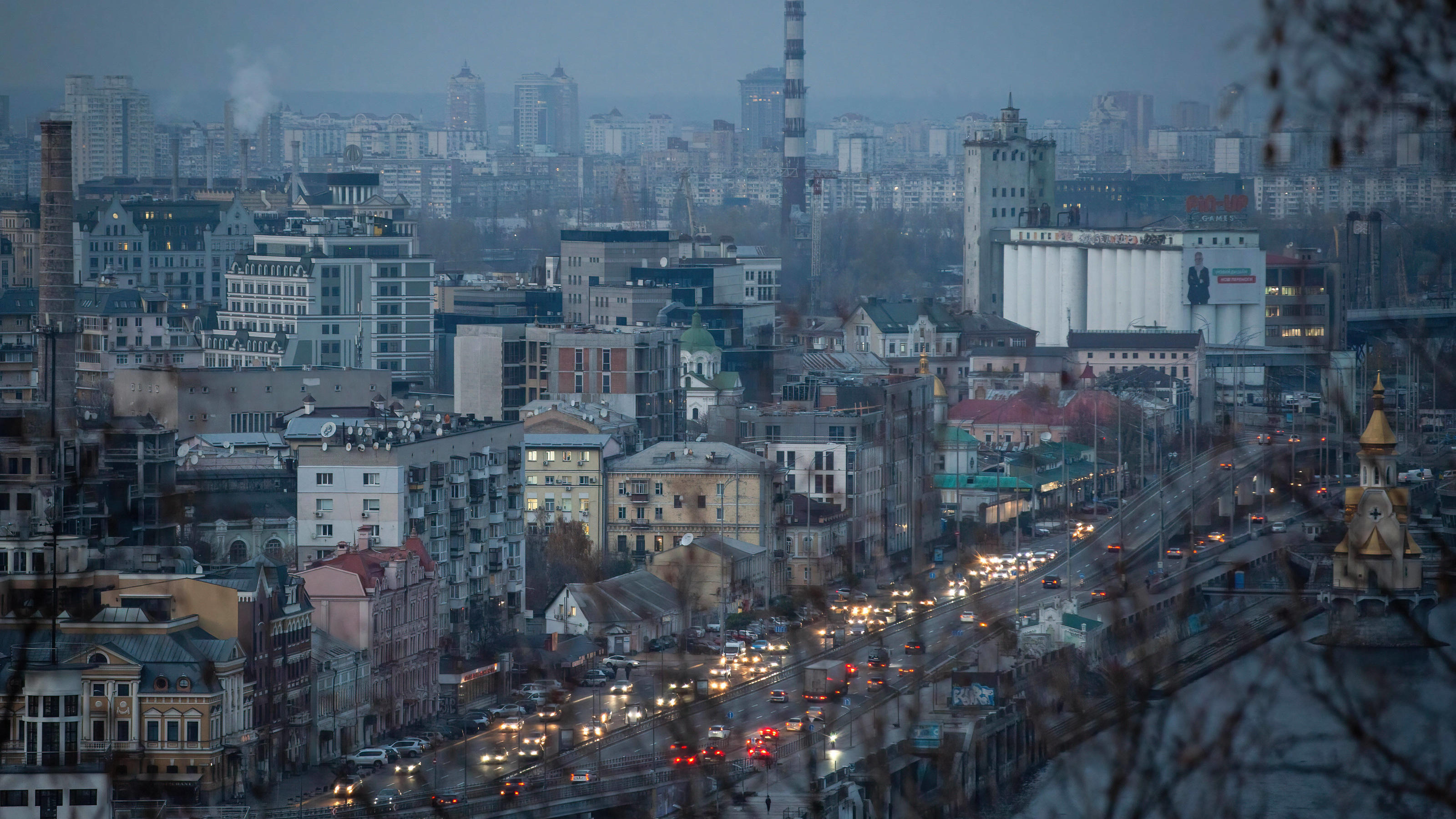  November 7, 2022, Kyiv, Ukraine: Central Kyiv without electricity after critical civil infrastructure was hit by Russian missile attacks in Ukraine. Kyiv authorities are planning to evacuate three million residents if the Ukrainian capital suffers a
