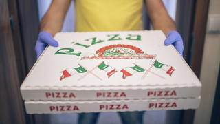 Inflationsbremse: Die Preissteigerung bei Pizza Margherita lag nur bei um ein Prozent - Burger wurden durch die Inflation durchschnittlich 10 Prozent teurer als 2021, so der Report.