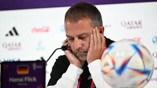 Bundestrainer Hansi Flick bei einer Pressekonferenz
