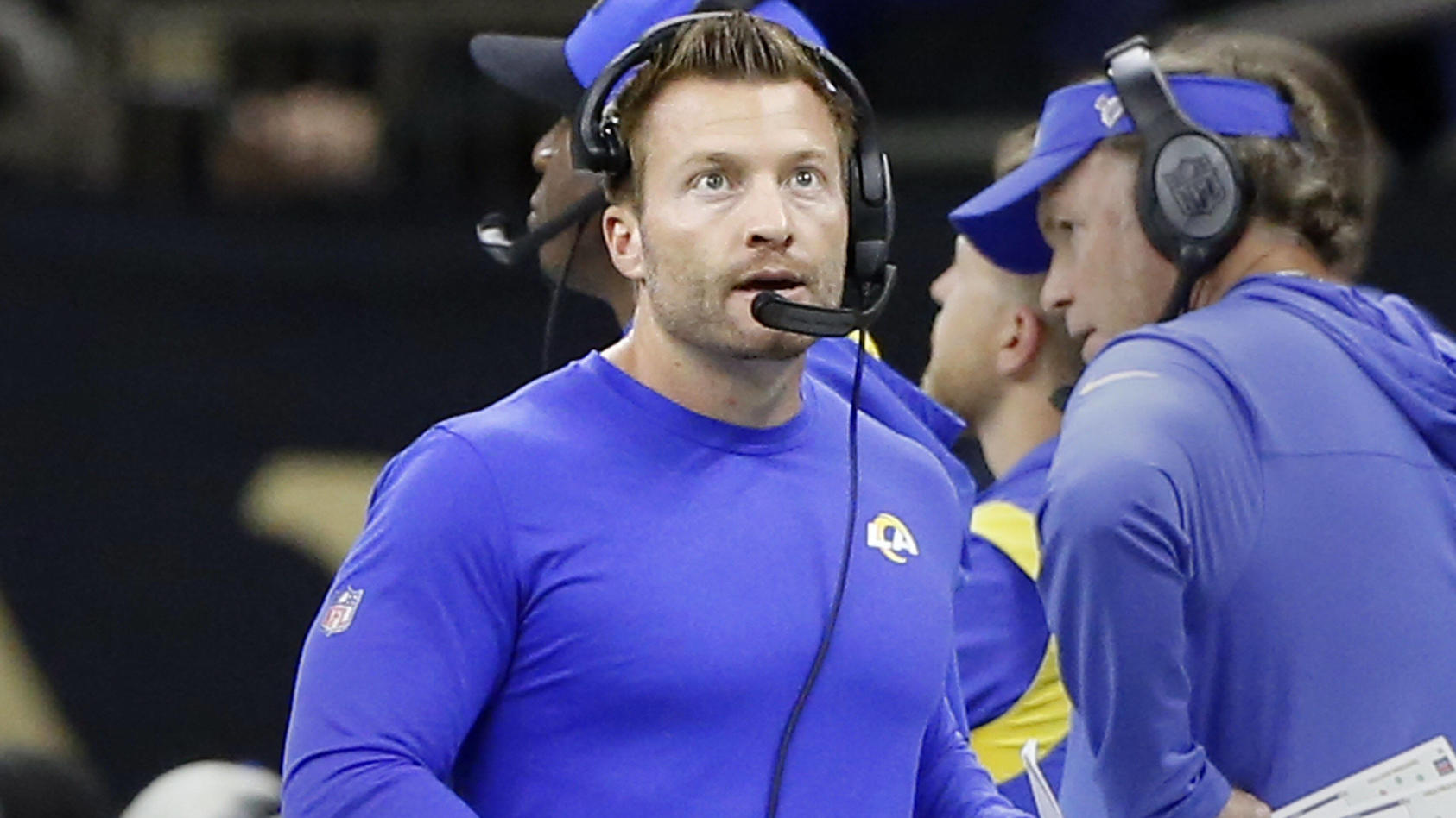  Los Angeles Rams head coach Sean McVay looks up at the replay screen during the game with the New Orleans Saints at the Caesars Superdome in New Orleans on Sunday, November 20, 2022. PUBLICATIONxINxGERxSUIxAUTxHUNxONLY NOP2022112010 AJxSISCO