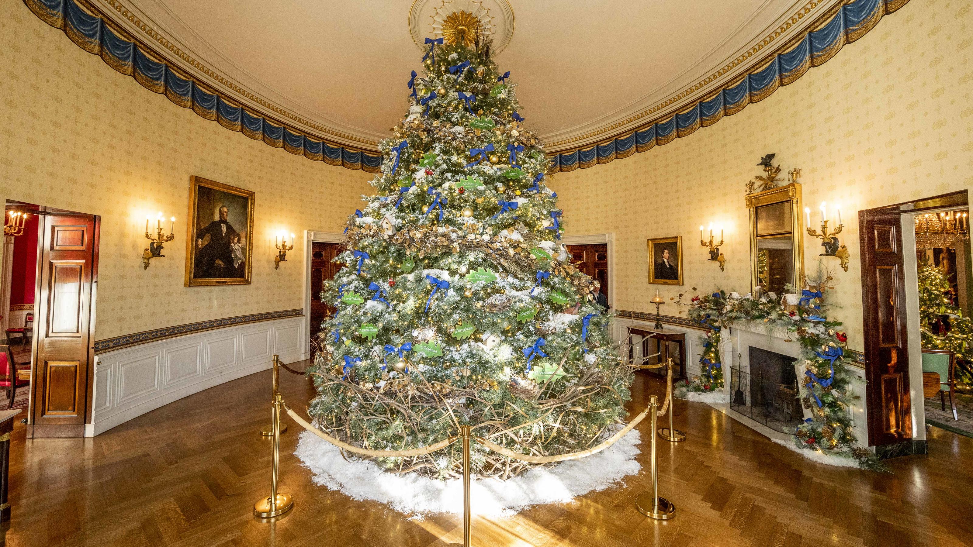 November 28, 2022, Washington, District of Columbia, United States: The East Room at a preview of the holiday decorations at the White House. (Credit Image: © Michael Brochstein/ZUMA Press Wire) / action press