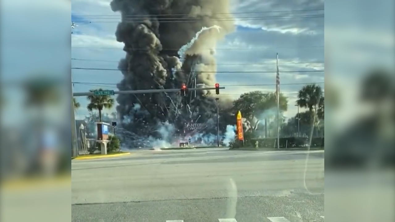 Explosion in Florida: Driver crashes into fireworks store