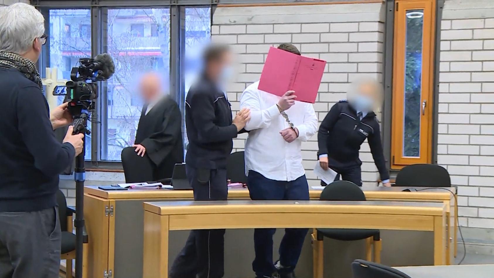 BadenBaden Sechsjährige erstochen und missbraucht lebenslang für