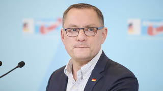  Berlin, Tino Chrupalla und Alice Weidel geben Pressekonferenz im Bundestag Tino Chrupalla Fraktionsvorsitzender der AFD-Bundestagsfraktion während der Pressekonferenz vor der AfD Fraktionssitzung im Deutschen Bundestag am 21.11.2022 in Berlin. Berlin Bundestag Berlin Deutschland *** Berlin, Tino Chrupalla and Alice Weidel give press conference in the Bundestag Tino Chrupalla parliamentary group leader of the AFD parliamentary group during the press conference before the AfD parliamentary group meeting in the German Bundestag on 21 11 2022 in Berlin Berlin Bundestag Berlin Germany