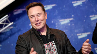 ARCHIV - 01.12.2020, Berlin: Elon Musk, Tesla-CEO, kommt zur Verleihung vom Axel Springer Award. (zu dpa «Elon Musk begräbt Kriegsbeil im Konflikt mit Apple vorerst») Foto: Britta Pedersen/dpa-Zentralbild/dpa-pool/dpa +++ dpa-Bildfunk +++