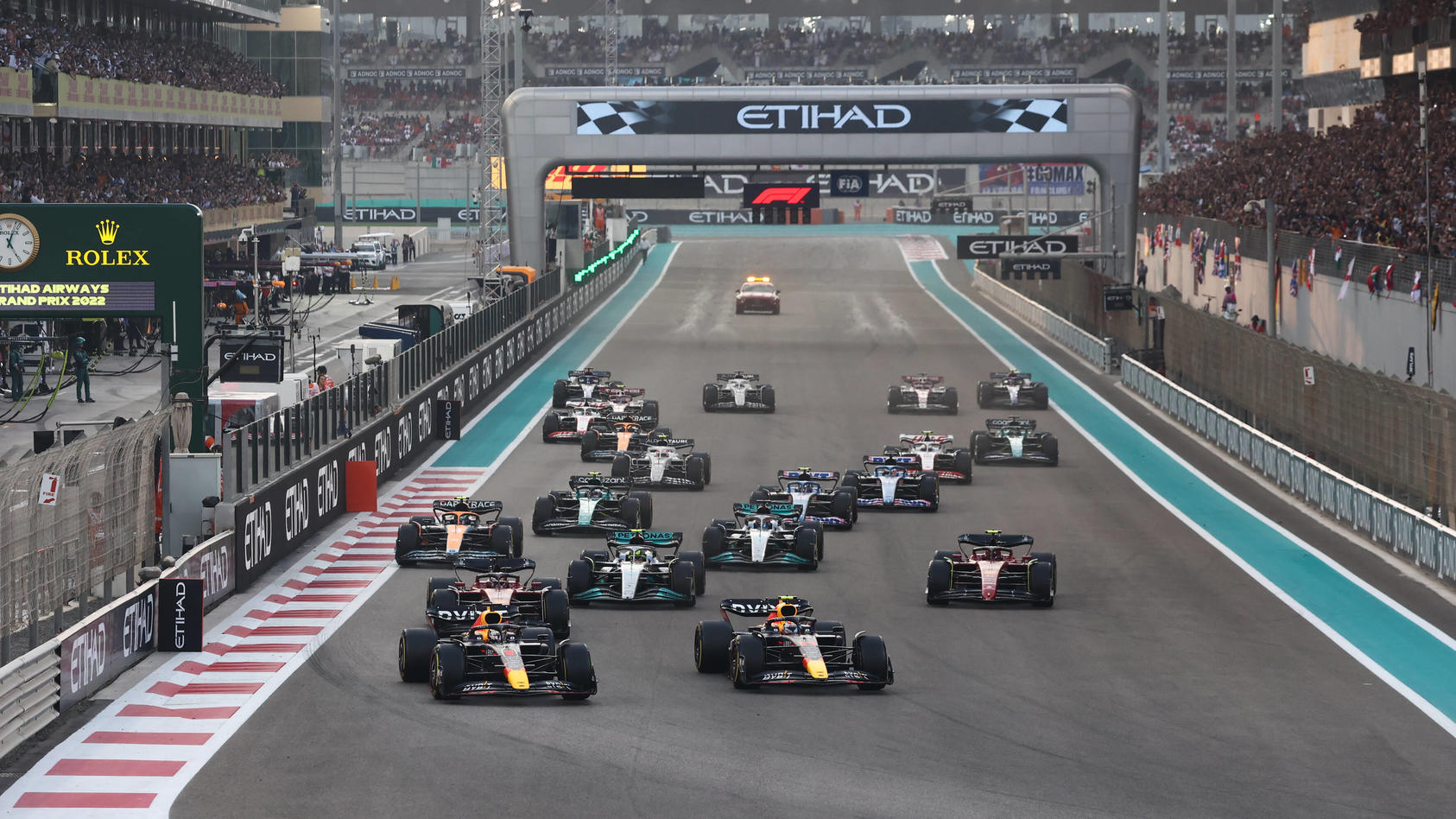  F1 Abu Dhabi Grand Prix Start of the Formula 1 Abu Dhabi Grand Prix at Yas Marina Circuit in Abu Dhabi, United Arab Emirates on November 20, 2022. Abu Dhabi United Arab Emirates PUBLICATIONxNOTxINxFRA Copyright: xJakubxPorzyckix originalFilename:por
