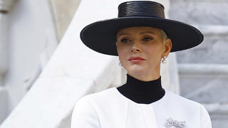 19.11.2022, Monaco: Fürstin Charlene von Monaco nimmt an den Feierlichkeiten zum monegassischen Nationalfeiertag im Palast in Monaco teil. Foto: Eric Gaillard/REUTERS POOL/AP/dpa +++ dpa-Bildfunk +++