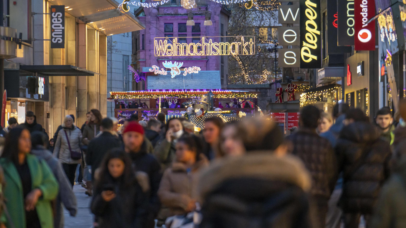 Miese Stimmung im Einzelhandel  - Kein Geld für Geschenke? Deutsche kaufen bislang wenig für Weihnachten