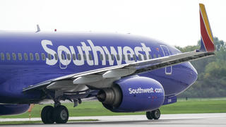 Ein Flieger der Southwest Airline. An Bord eines Flugzeugs der Fluggesellschaft wollte eine Frau während des Flugs die Tür öffnen.