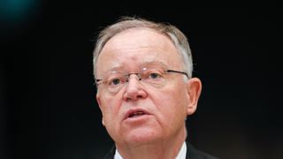  Sondersitzung des Deutschen Bundesrat Aktuell, 14.11.2022, Berlin, Ministerpraesident Stephan Weil SPD von Niedersachsen im Portrait bei Ankunft im Bundesratsgebaeude im Rahmen der 1027.Sitzung im Bundesrat in Berlin Berlin Berlin *** Special session of the German Bundesrat Current, 14 11 2022, Berlin, Prime Minister Stephan Weil SPD of Lower Saxony in portrait upon arrival at the Bundesrat building during the 1027 session in the Bundesrat in Berlin Berlin
