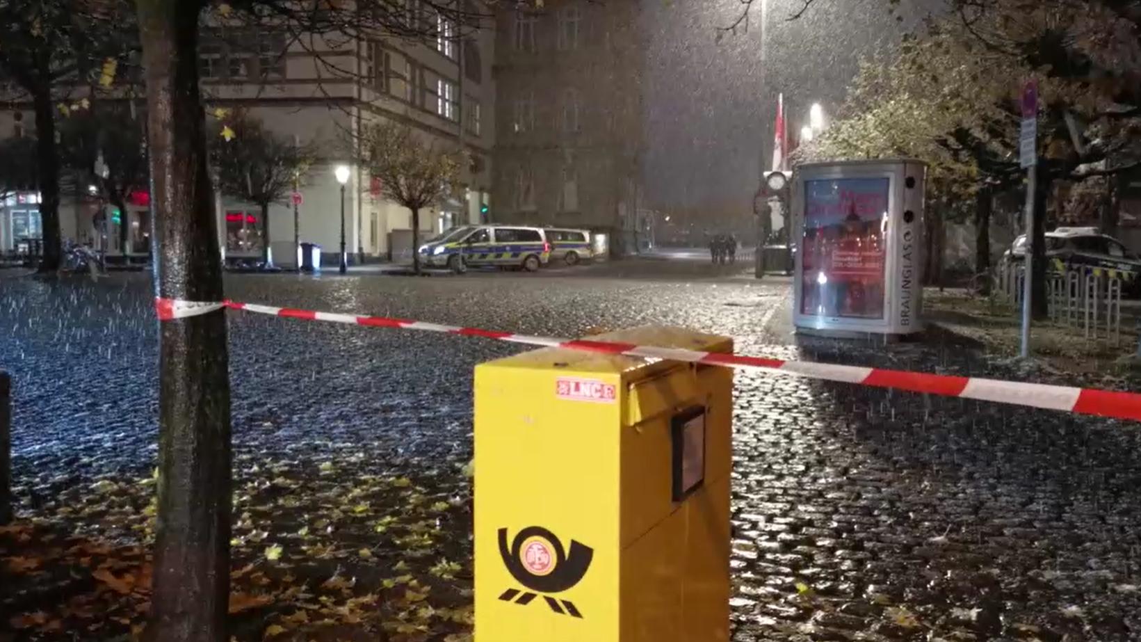 Am frühen Abend wurden die Sperrungen wieder aufgehoben.