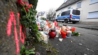 In Illerkirchen wurden Kerzen und Blumen am Tatort niedergelegt.