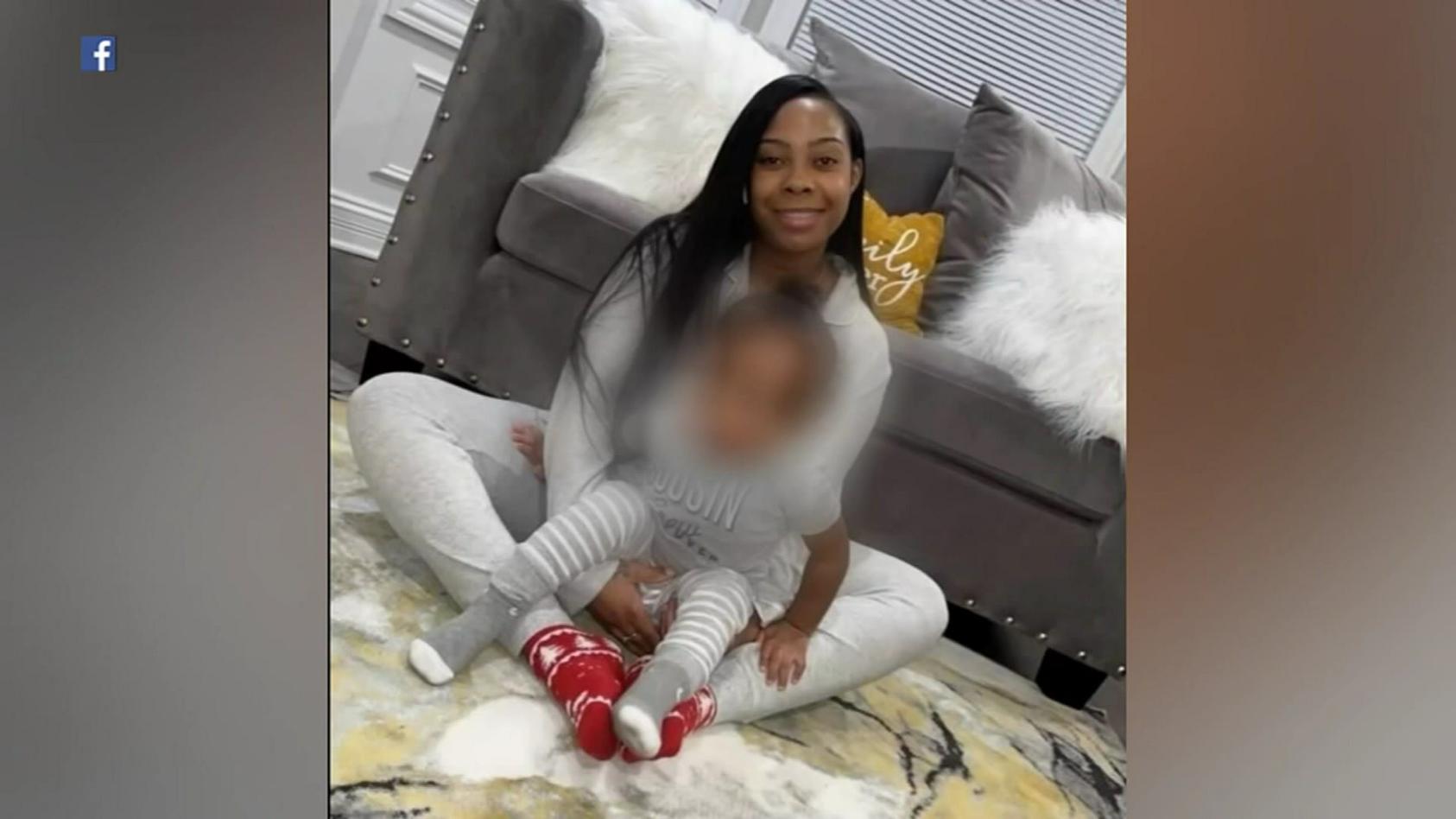 Chicago: mother and grandfather shot