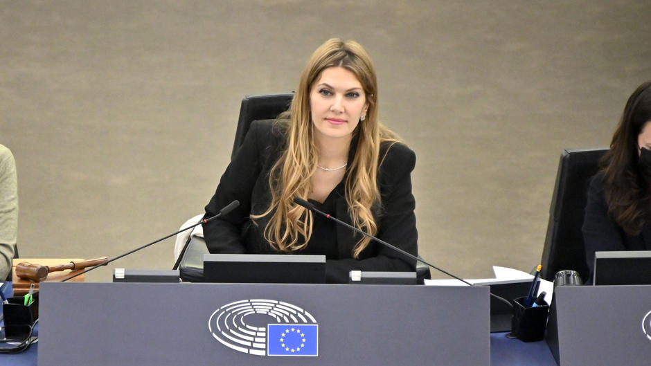 Vize Präsidentin Des Europaparlaments Eva Kaili Festgenommen