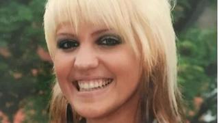 So sah Sarah Harrison mit 18 Jahren aus