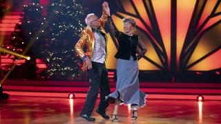 Der Zuschauertanz (Jive) von Elisabeth und Peter bei der großen Weihnachtsshow von "Let's Dance" 2022.