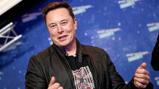ARCHIV - 01.12.2020, Berlin: Elon Musk, Tesla-CEO, kommt zur Verleihung vom Axel Springer Award. (zu dpa «Elon Musk begräbt Kriegsbeil im Konflikt mit Apple vorerst») Foto: Britta Pedersen/dpa-Zentralbild/dpa-pool/dpa +++ dpa-Bildfunk +++
