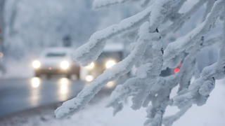 Schneechaos Im Norden: Glatte Straßen Sorgen Für Zahlreiche ...