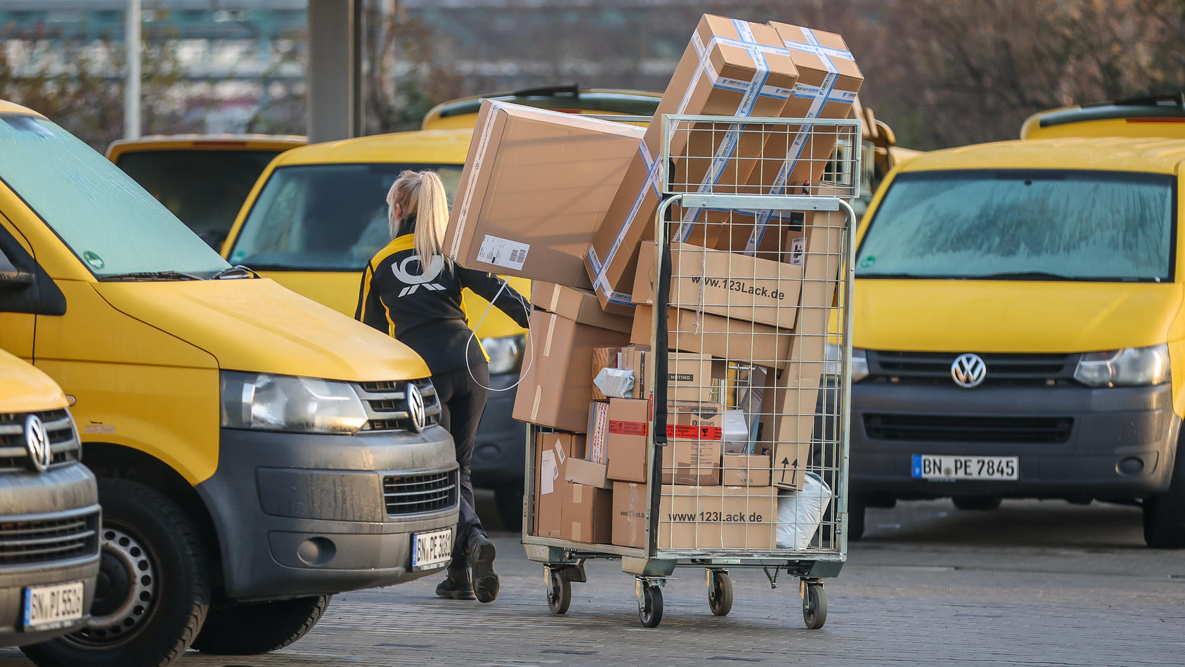 Noch eine Woche bis Weihnachten! Welche Fristen bei DHL, Hermes & Co