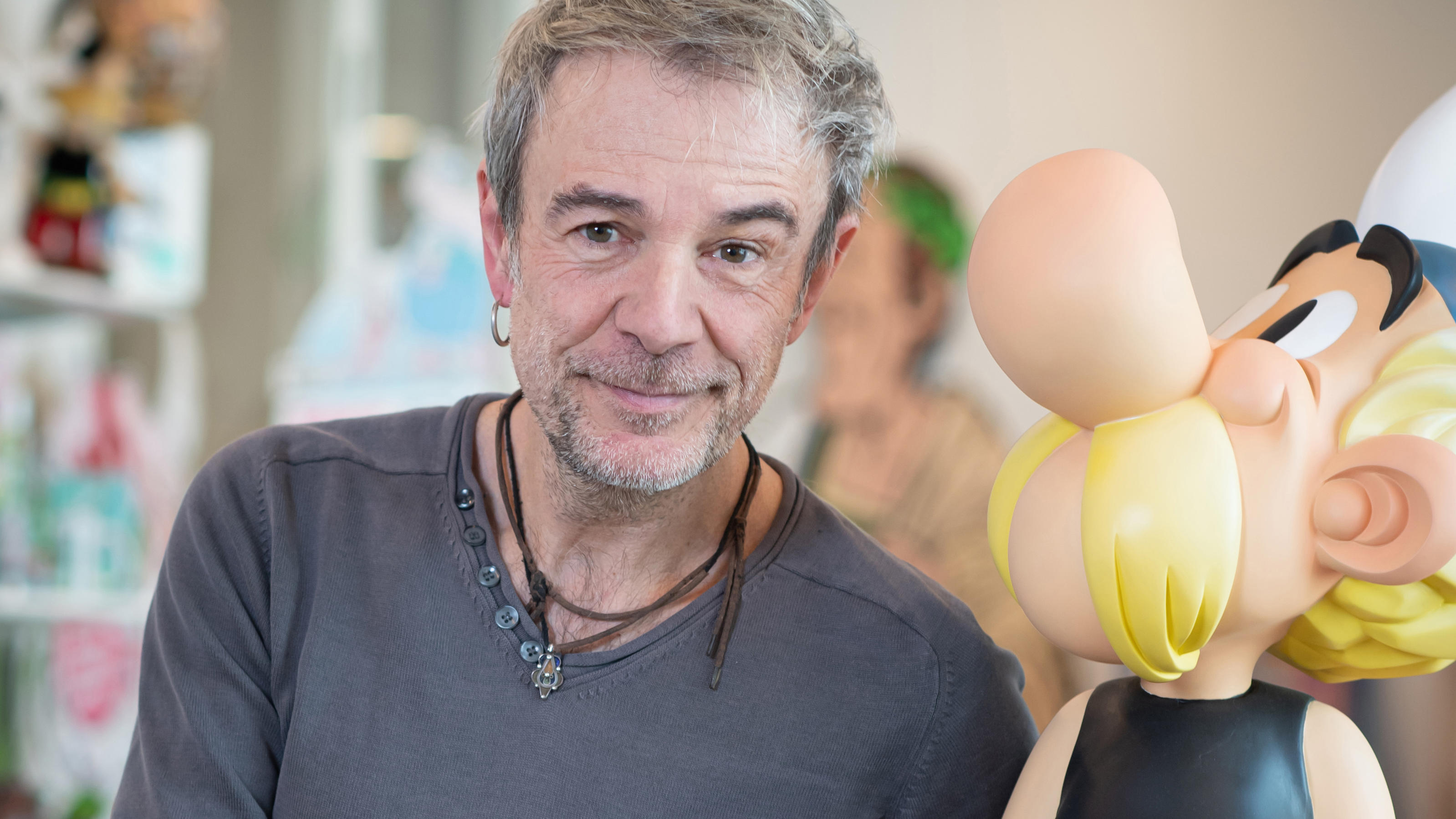 Comic-Autor FabCaro ist neu im Team Asterix und hat sich die Geschichte zu Band 40 ausgedacht.