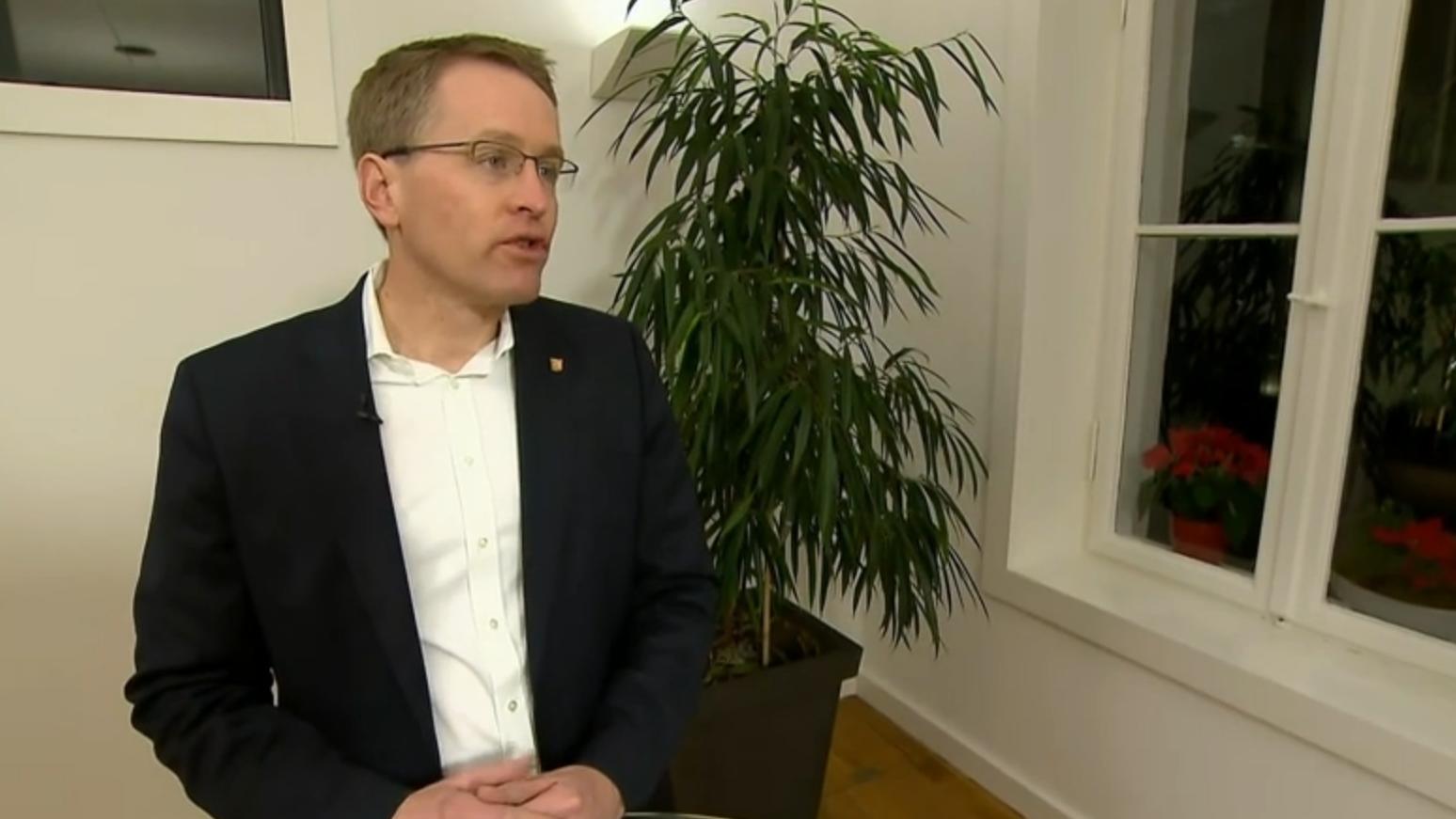 Schleswig-Holsteins Ministerpräsident Günther:  Krankheitswelle ist “Preis für Corona-Vorsicht“ und Maskenpflicht