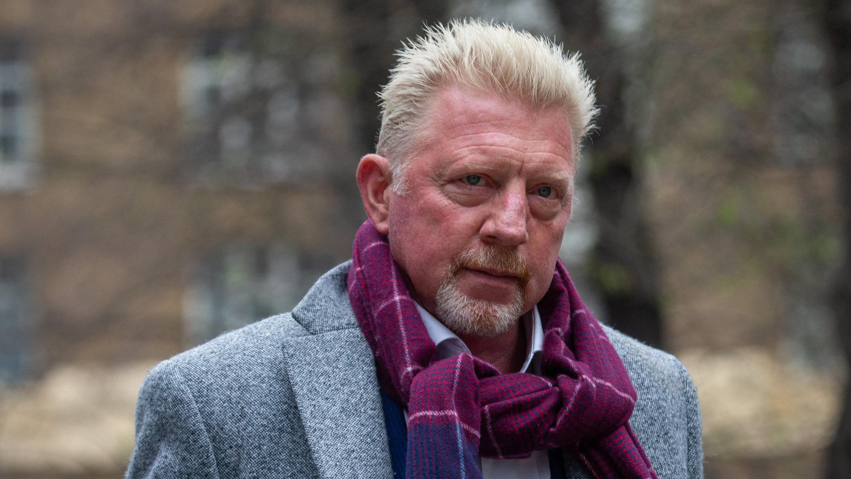 ARCHIV - 30.03.2022, Großbritannien, London: Boris Becker, ehemaligen Tennis-Profi aus Deutschland, trifft vor dem Southwark Crown Court ein. Becker ist nach Informationen der britischen Nachrichtenagentur PA wieder auf freiem Fuß. Der Deutsche sei n