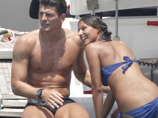SONDERKONDITIONEN! Doppelter Anstrich! NO CREDIT! Fußball-Nationalspieler Mario Gomez mit seiner Freundin Silvia Meichel im Urlaub auf Ibiza / 20120714