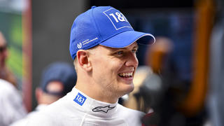 ARCHIV - 28.05.2022, Monaco: Motorsport: Formel-1-Weltmeisterschaft, Grand Prix von Monaco, Qualifying: Mick Schumacher aus Deutschland vom Haas Team lacht nach dem Qualifying. (zu dpa: «Mick Schumacher neuer Formel-1-Ersatzfahrer bei Mercedes») Foto: James Gasperotti/Zuma Press/dpa +++ dpa-Bildfunk +++