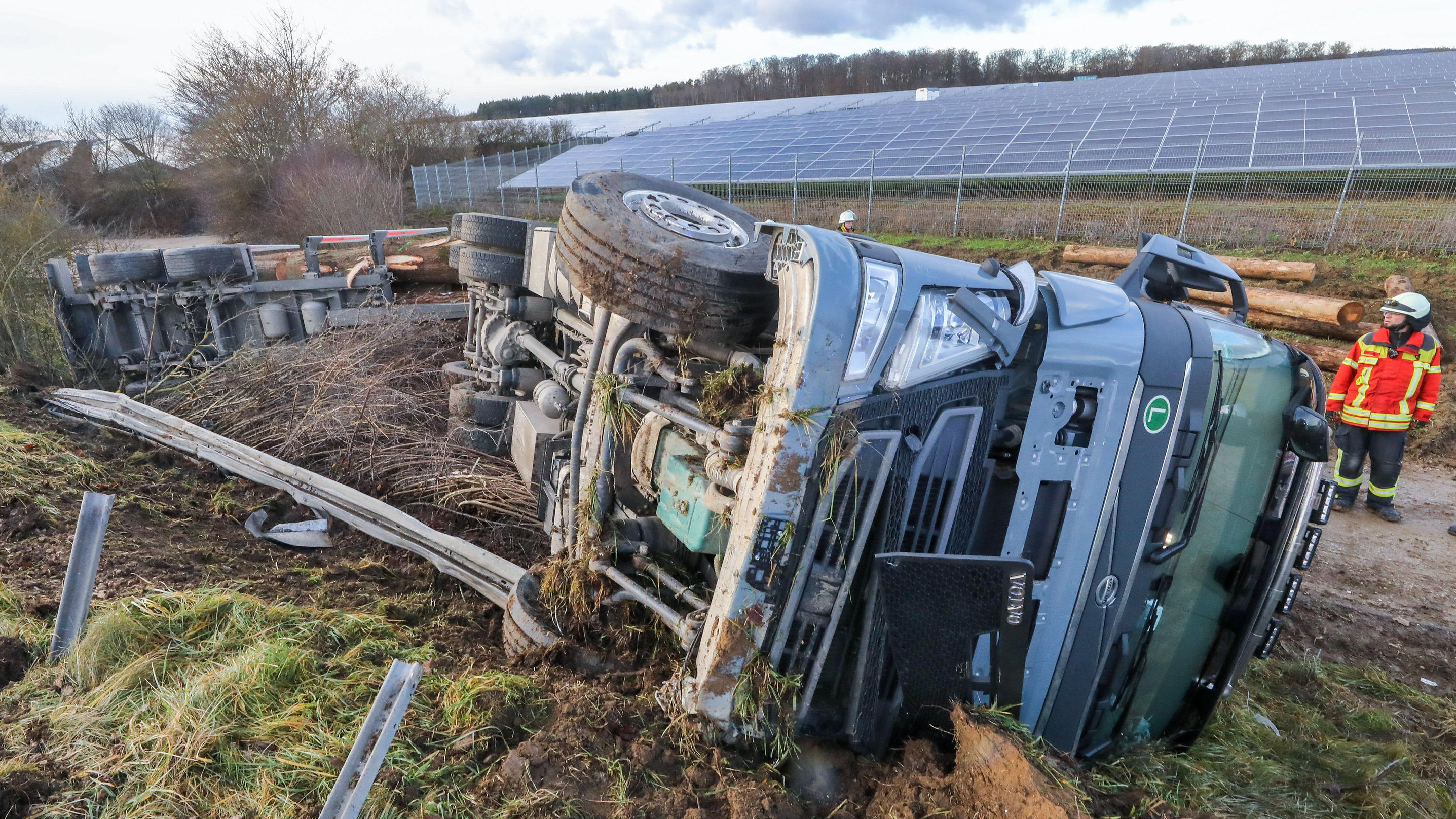 Unfall Auf B311 Bei Ehingen: Mädchen (8) Und Ein Mann (32) Sterben