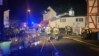 Feuerwehreinsatz bei Wohnhausbrand in Biskirchen.