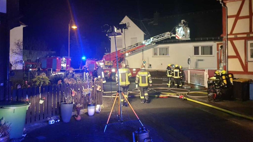 Feuerwehreinsatz bei Wohnhausbrand in Biskirchen.