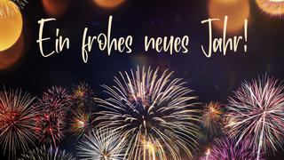 Feuerwerk mit den Worten "Ein frohes neues Jahr".