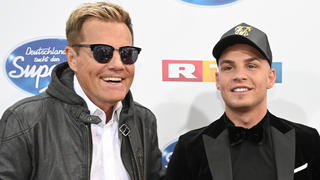 ARCHIV - 27.04.2019, Nordrhein-Westfalen, Köln: Die Juroren Dieter Bohlen (l) und Pietro Lombardi kommen zum Finale der RTL-Castingshow "Deutschland sucht den Superstar". Der frühere «Deutschland sucht den Superstar»-Gewinner Lombardi wird in der letzten Staffel der Castingshow noch einmal in der Jury sitzen. (zu dpa "Pietro Lombardi neben Dieter Bohlen in letzter DSDS-Jury") Foto: Henning Kaiser/dpa +++ dpa-Bildfunk +++