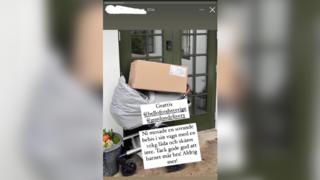 So fand die Mutter, die anonym bleiben möchte, ihr Paket vor: Auf dem Kinderwagen mit dem schlafenden Baby.