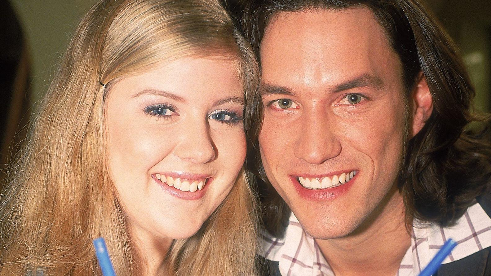 Folge 2383Stefan Bockelmann freut sich über seine neue Serien-Partnerin Denise Tillmanns.24b, 17.30 h, elfte StaffelFotograf: Kai Schulz, Cocktail, Longdrink, neutral, Gastrolle, Gaststar, DSDS