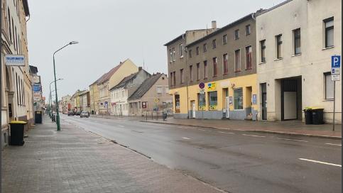 Auf diesem Abschnitt auf der Schönebecker Friedrichstraße in Sachsen-Anhalt ereignete sich in der Silvesternacht der tragische Unfall.