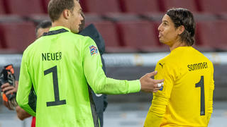 Yann Sommer (r.) soll bei Bayern Manuel Neuer ersetzen