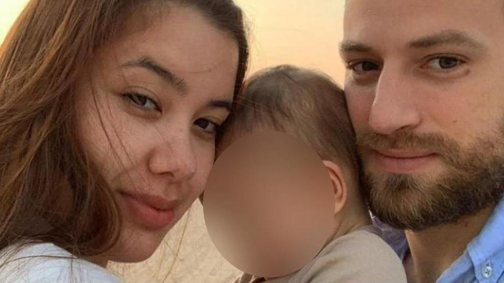 Caroline C. mit ihrer kleinen Familie - hier war die Welt noch in Ordnung.