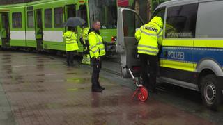 Tödlicher Unfall in Hannover. Mann gerät unter die Stadtbahn.